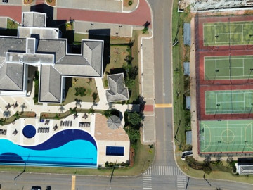 Vista area da Piscina e das Quadras